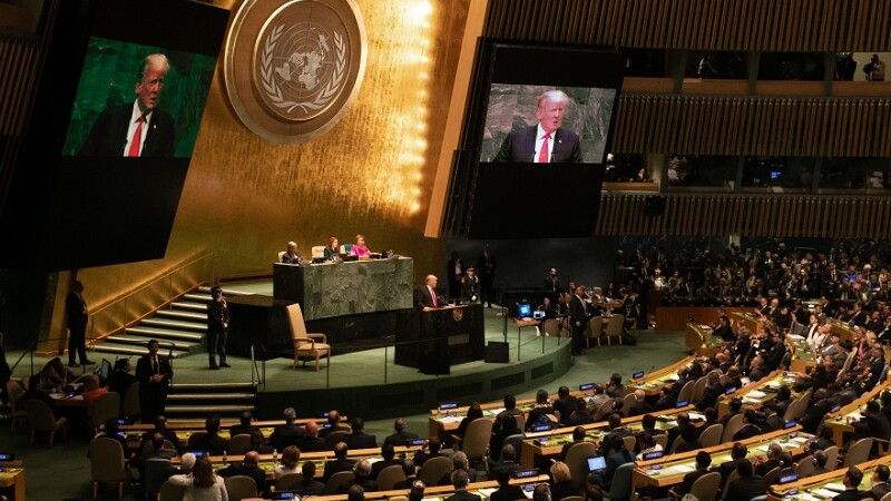 Trump, protejat de o poliţistă din Mureş în timpul discursului de la ONU