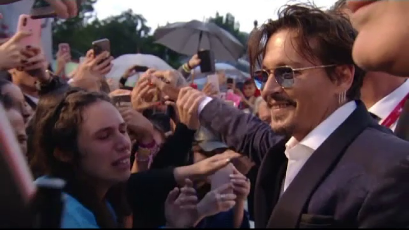 Motivul pentru care Johnny Depp a stat în ploaie la Festivalul de la Veneţia