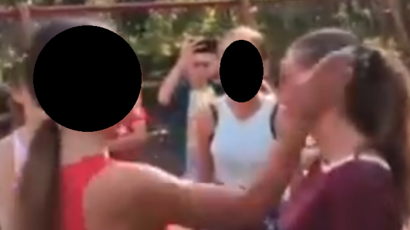 Adolescentă bătută crunt într-un parc din Capitală. Scandalul, publicat pe Facebook