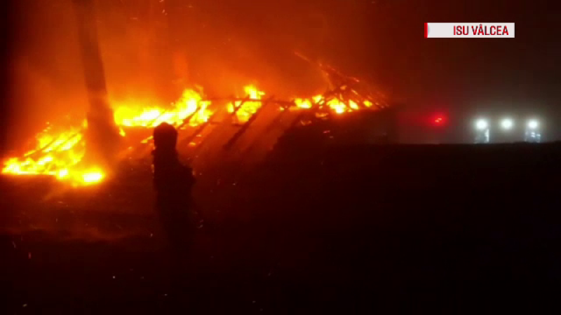 O cabană a luat foc la Horezu
