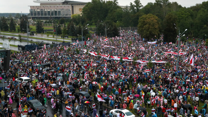 Protest uriaș în Minsk, împotriva președintelui Lukașenko. 633 de oameni au fost arestați