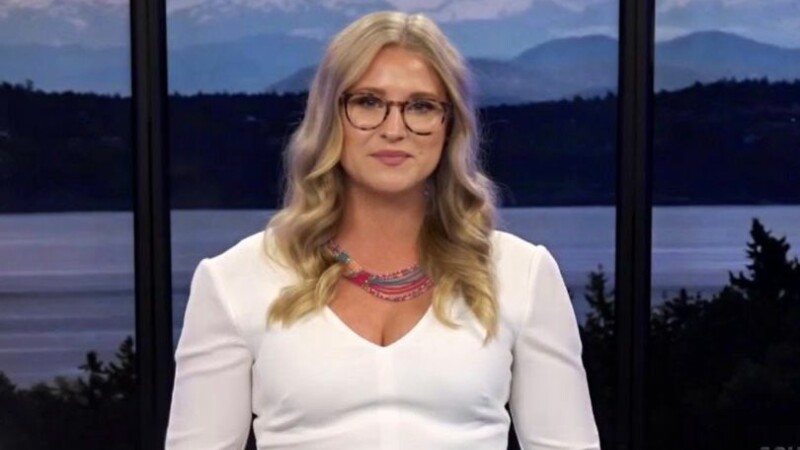 prezentatoarea umilita pentru decolteu