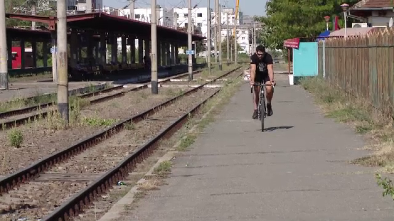 Biciclist în gară