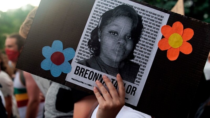 Un poliţist alb, inculpat în cazul morţii afro-americanei Breonna Taylor în SUA