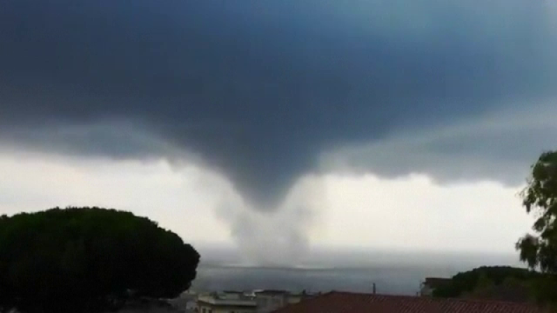 VIDEO. Momentul în care o tornadă a făcut prăpăd în regiunea italiană Toscana