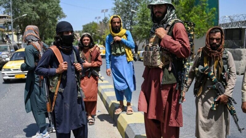 Talibanii sunt acuzați că au ucis o polițistă însărcinată în opt luni
