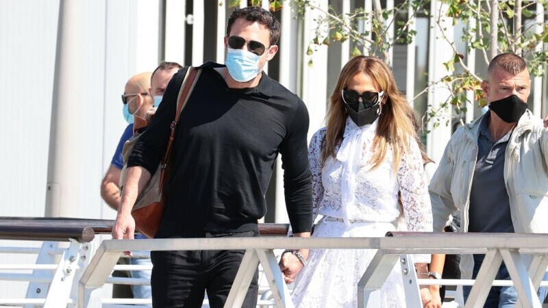 Ben Affleck şi Jennifer Lopez şi-au făcut apariţia împreună la Veneţia