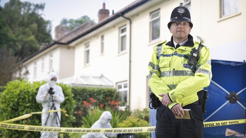 Caz șocant în Anglia. Poliția a găsit patru cadavre într-o casă