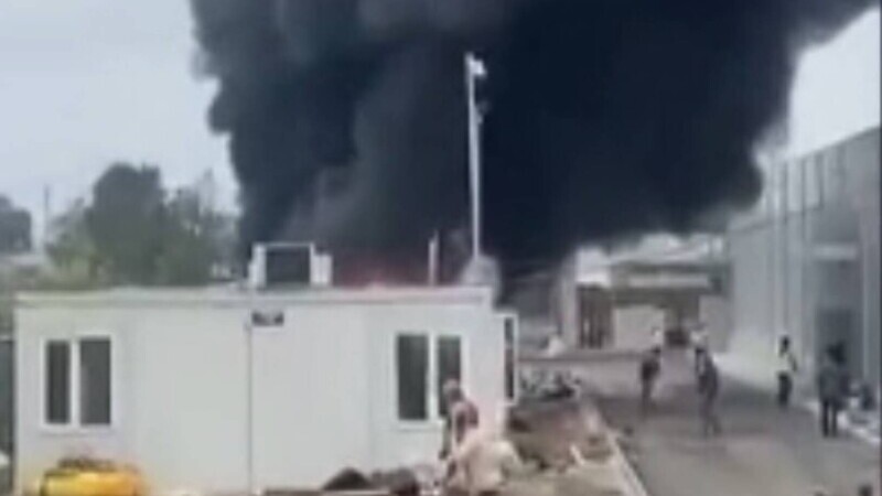 Incendiu în Baia Mare. Două containere în care erau depozitate materiale de construcţii au fost distruse de flăcări