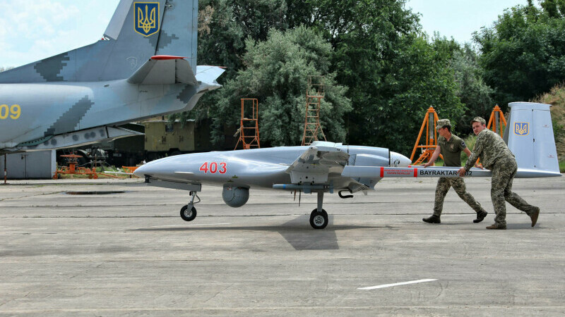 Dronele Bayraktar, pe lista de achiziții a Armatei Române. Ministrul Vasile Dîncu a cerut Parlamentului încuviințarea