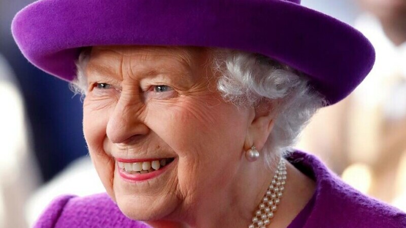 Regina Elisabeta a II-a bijuterii - 1
