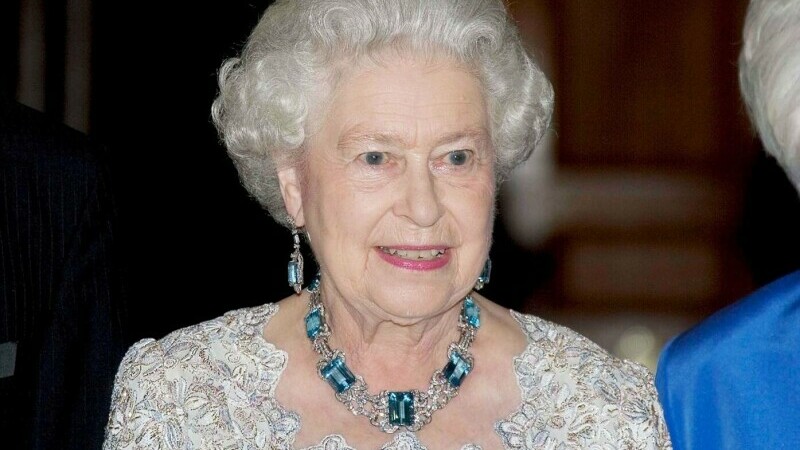 Regina Elisabeta a II-a bijuterii - 4