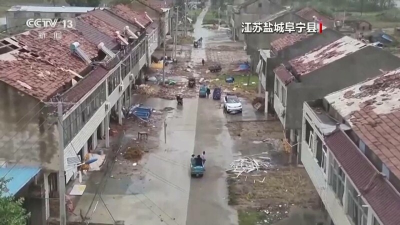 O tornadă puternică a făcut prăpăd în estul Chinei. Cel puțin 10 persoane au murit și peste o mie de case au fost avariate