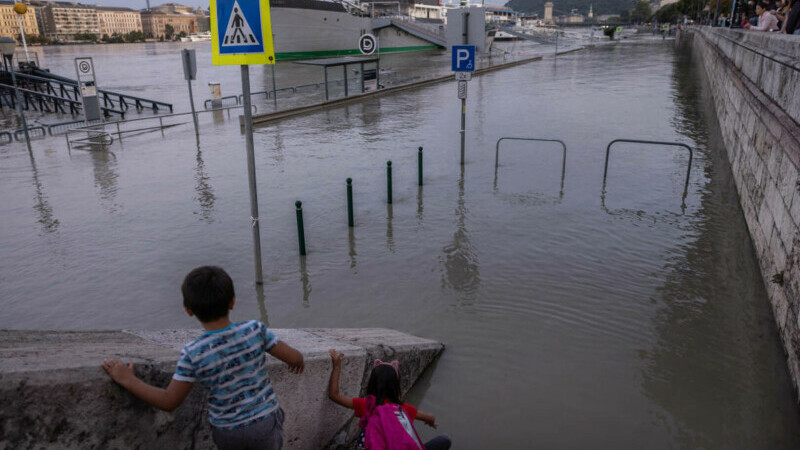 inundatii budapesta