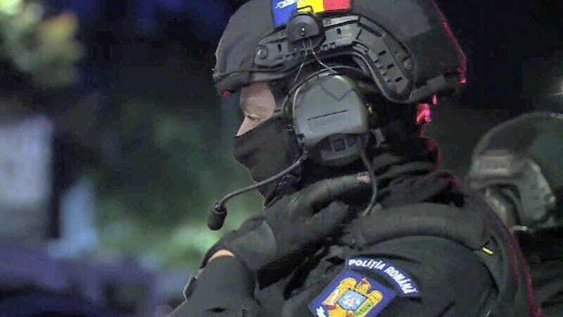 Desfășurare impresionantă de forțe pentru capturarea bătăușilor din Pantelimon. Descinderile, supravegheate din elicopter