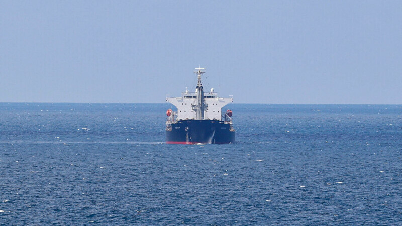 Nava rusească cu 20.000 de tone de explozibil plutește pe teritoriul aliat. A lansat semnale SOS