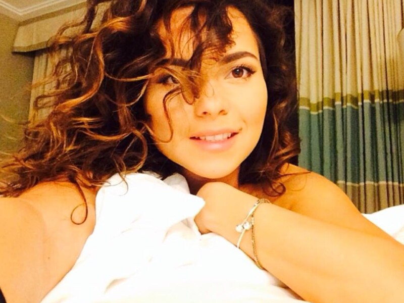 Inna, Facebook, topless