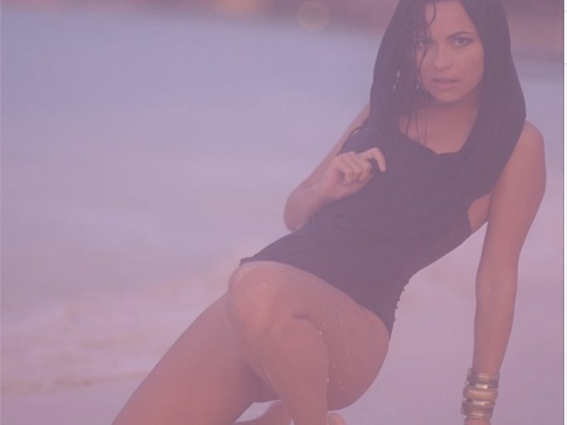 Inna, Facebook, topless