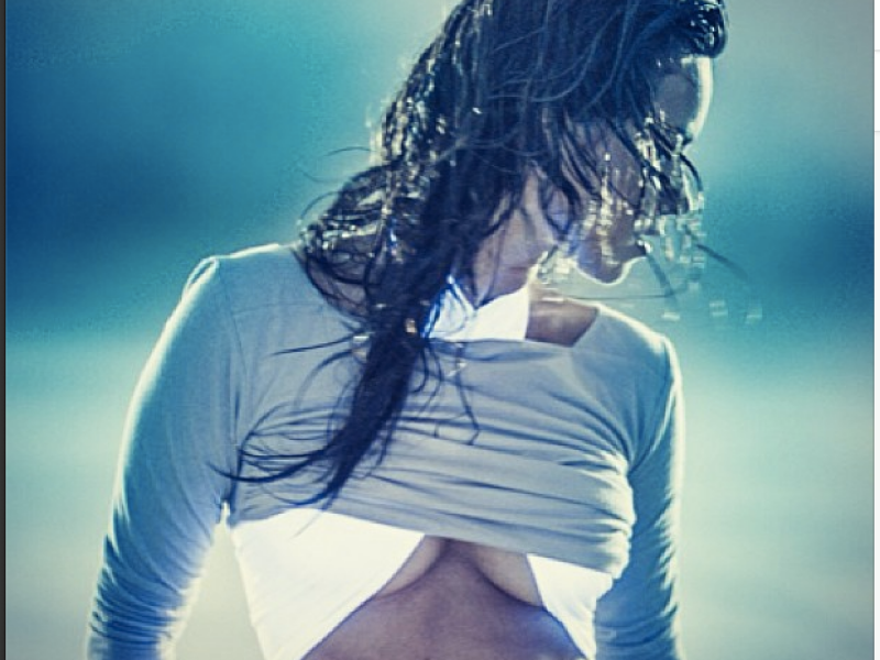 Inna, Facebook, topless
