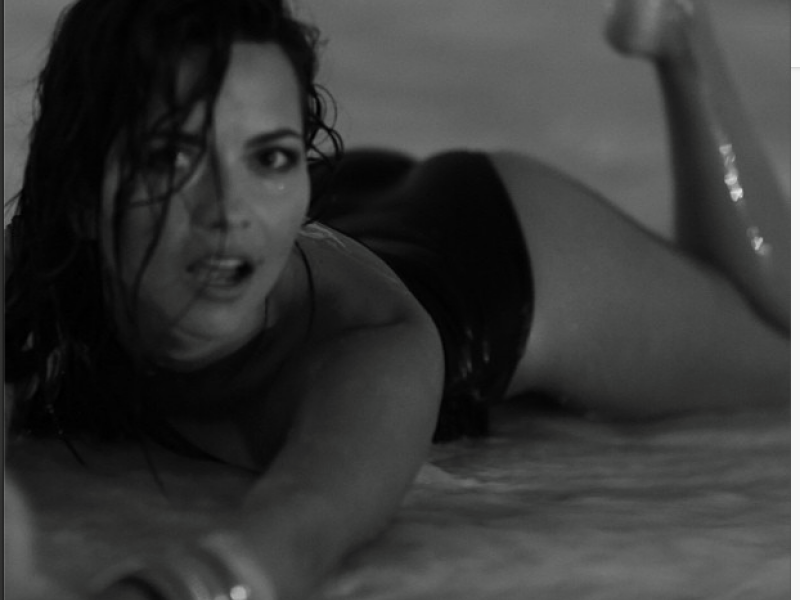 Inna, Facebook, topless
