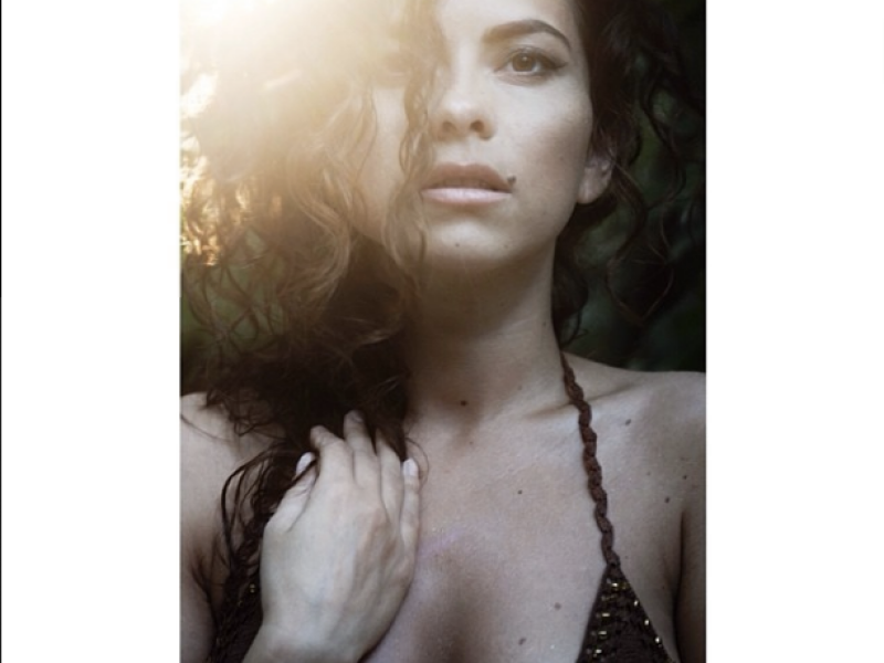 Inna, Facebook, topless