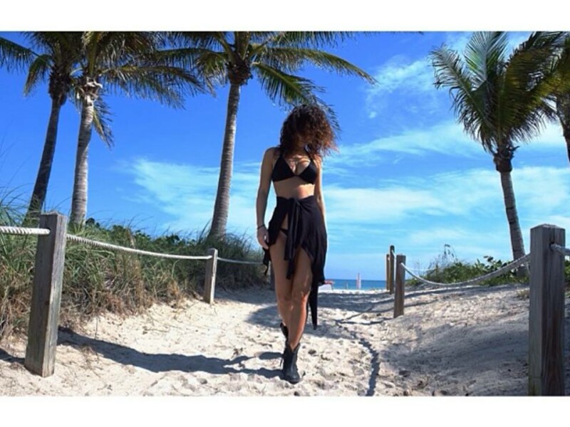 Inna, Facebook, topless