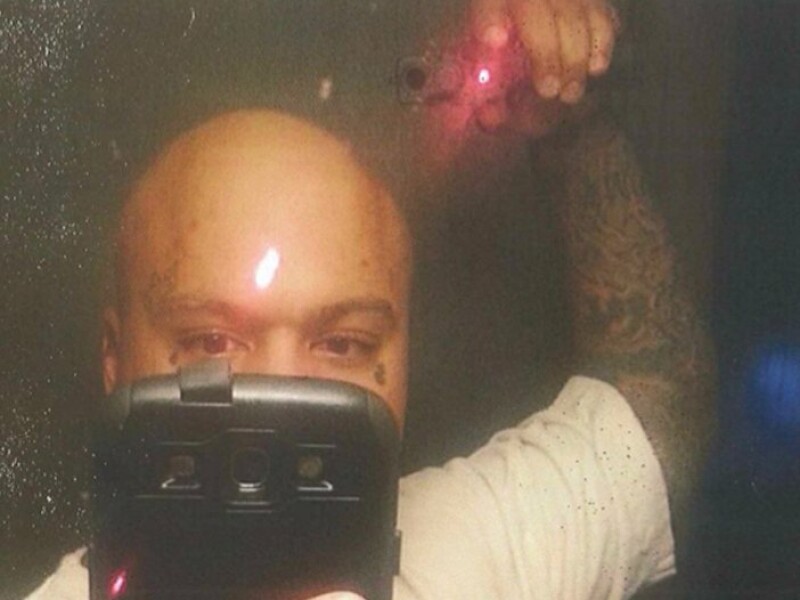 Cum iti poate aduce un selfie pus pe Facebook 15 ani de inchisoare. Deciziile prostesti care i-au trimis in spatele gratiilor
