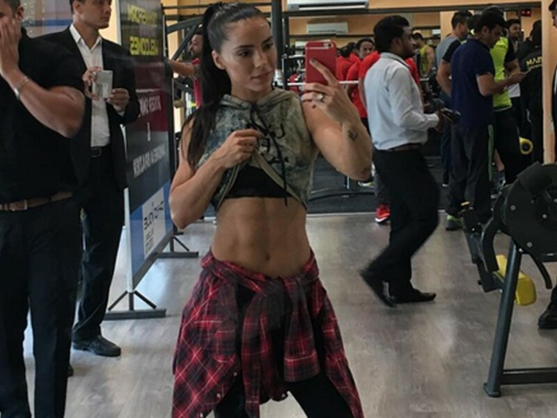 Cele mai sexy fete de pe Instagram si abdomenele lor