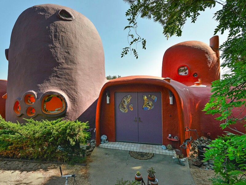 Vila familiei Flinstone a fost reconstruita in California, insa costa o avere! Pentru cati bani poate fi vanduta
