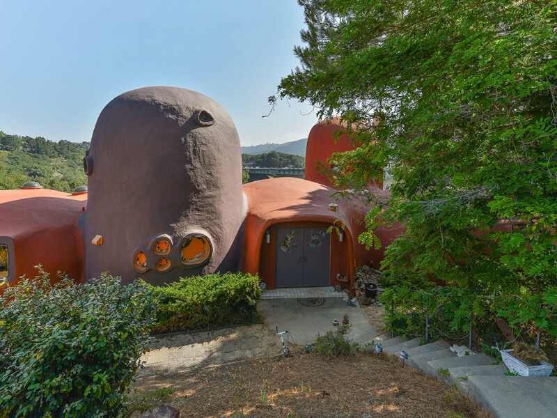 Vila familiei Flinstone a fost reconstruita in California, insa costa o avere! Pentru cati bani poate fi vanduta