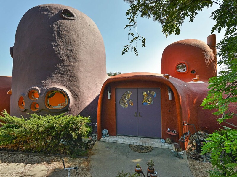 Vila familiei Flinstone a fost reconstruita in California, insa costa o avere! Pentru cati bani poate fi vanduta