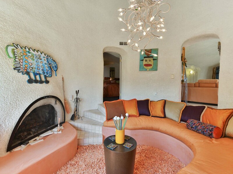 Vila familiei Flinstone a fost reconstruita in California, insa costa o avere! Pentru cati bani poate fi vanduta