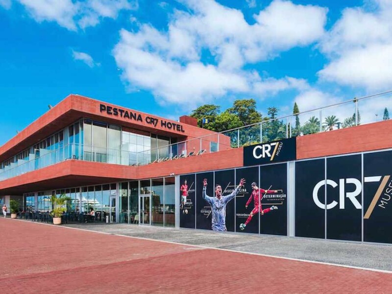 Cat te costa sa dormi o noapte in hotelul lui Cristiano Ronaldo. Starul Realului a deschis un complex superb in Madeira