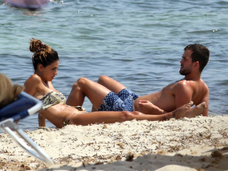 Sotia fotbalistului Miralem Pjanic a incantat pe plaja - 4