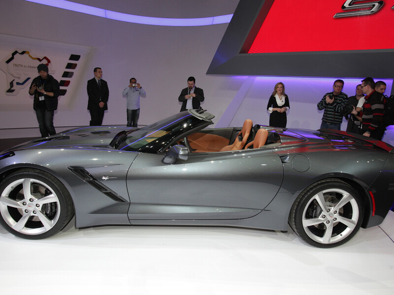Chevrolet Corvette Stingray Convertible - 12