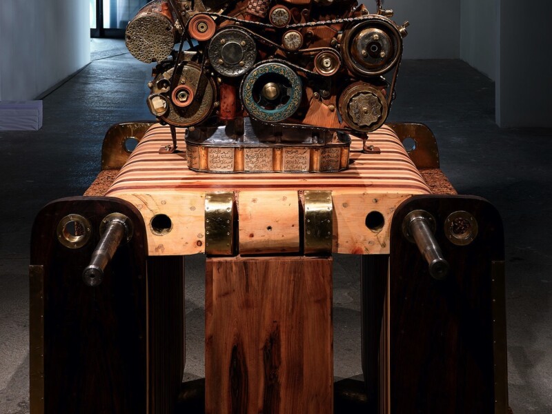 Replica motor V12