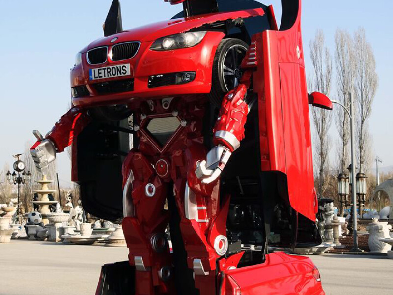 Optimus Prime in varianta cat se poate de reala. Fabulos: ce se intampla cu acest BMW cand apesi pe un buton