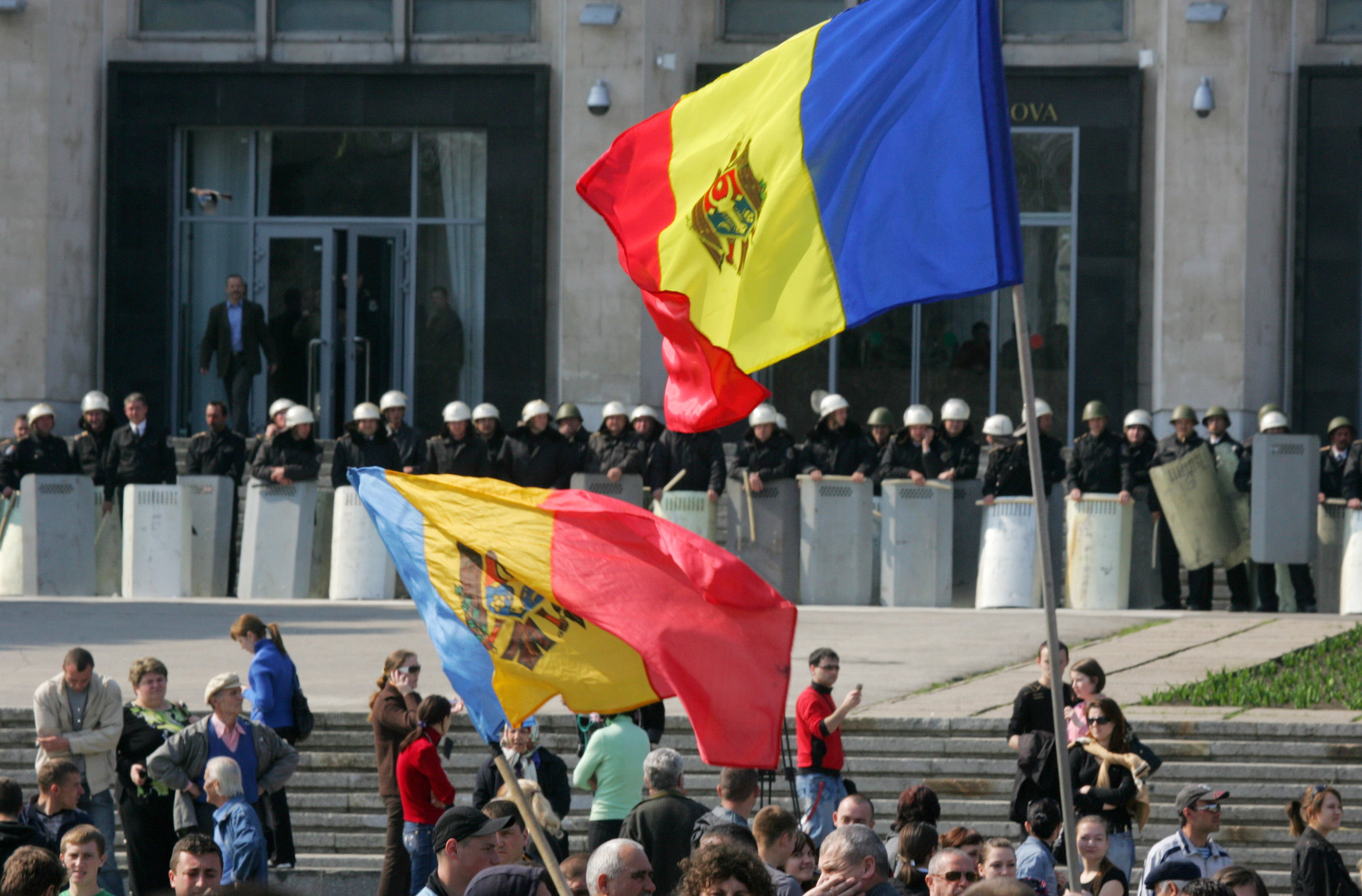 Revolta in Moldova! Un moldovean a murit dupa ce a fost batut de politie - Imaginea 17