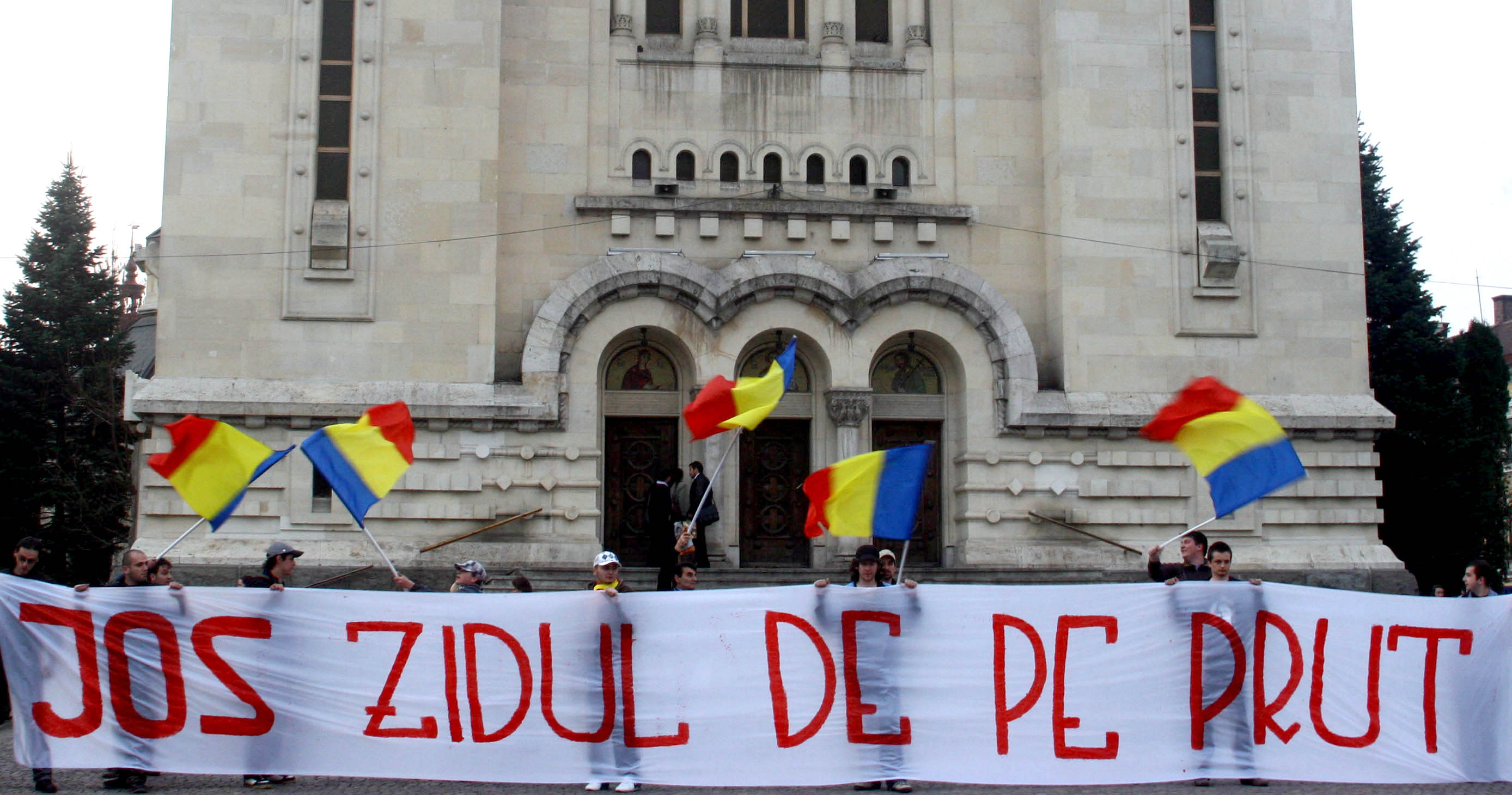 Revolta in Moldova! Un moldovean a murit dupa ce a fost batut de politie - Imaginea 10