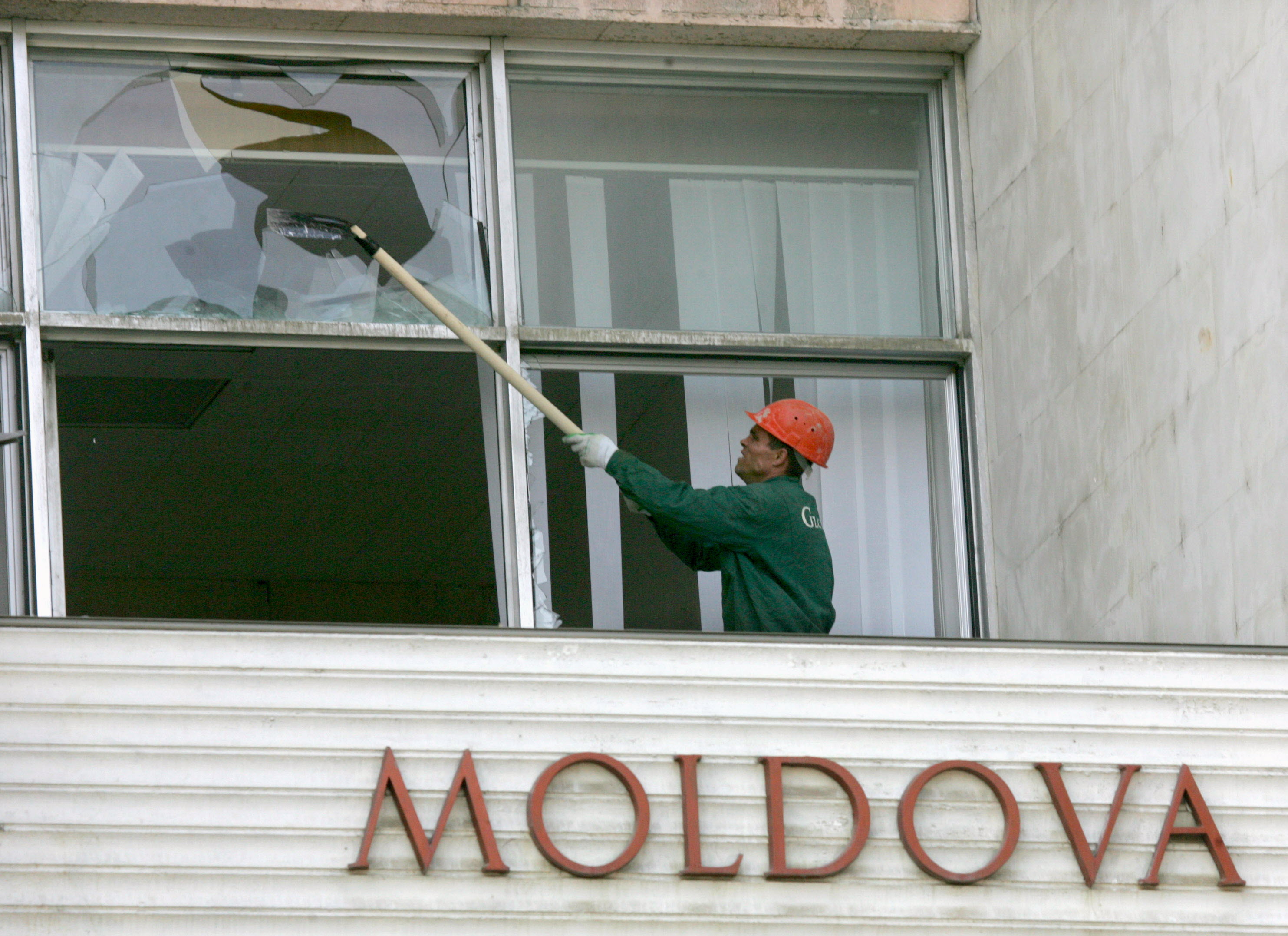 Revolta in Moldova! Un moldovean a murit dupa ce a fost batut de politie - Imaginea 21