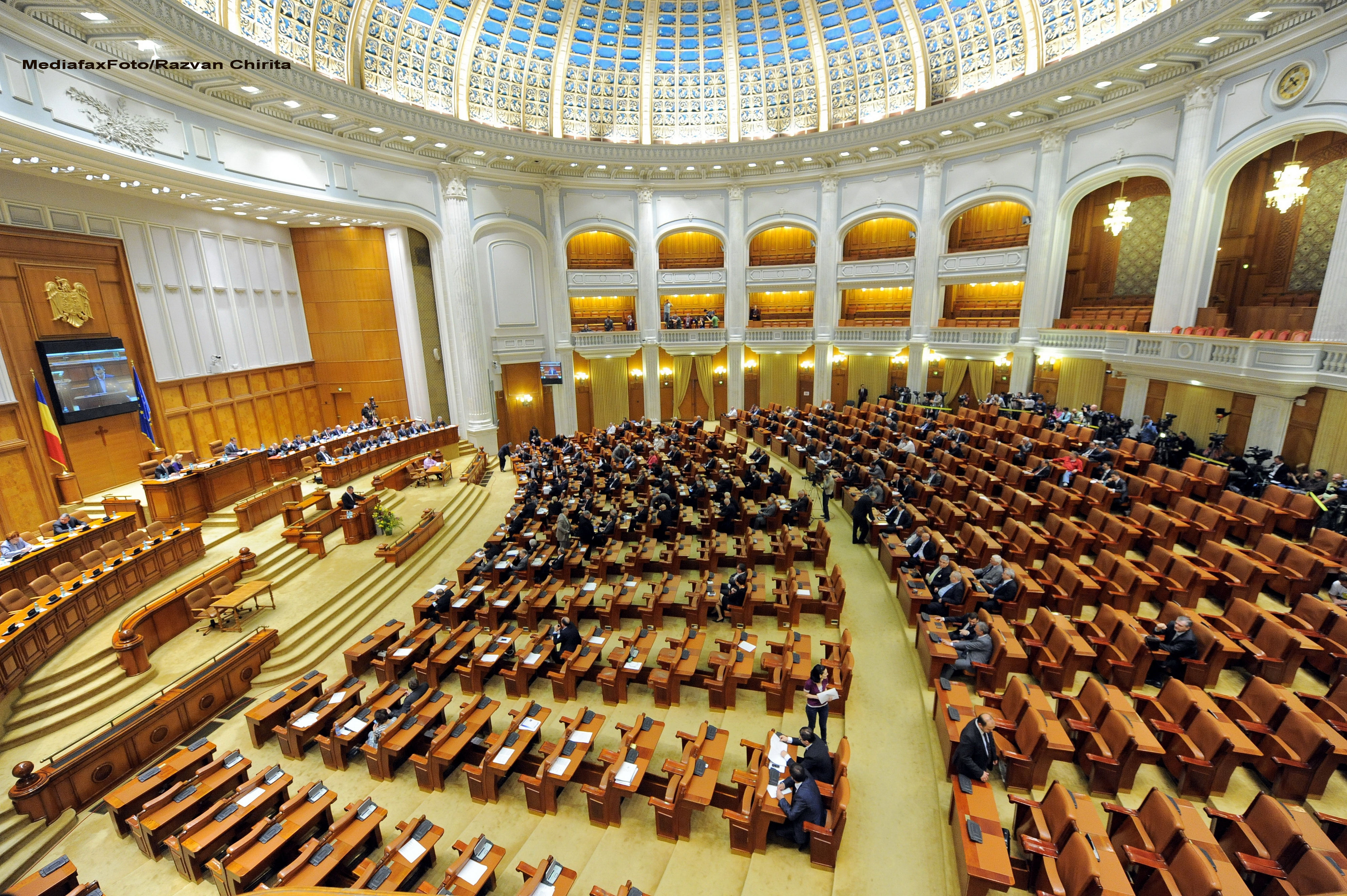 Luni, la ora 16.00, plenul Parlamentului se reuneste pentru votul de investitura a Cabinetului Ponta