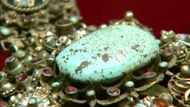 Barbat trimis in judecata pentru trafic de artefacte si bijuterii dacice furate de la Sarmizegetusa