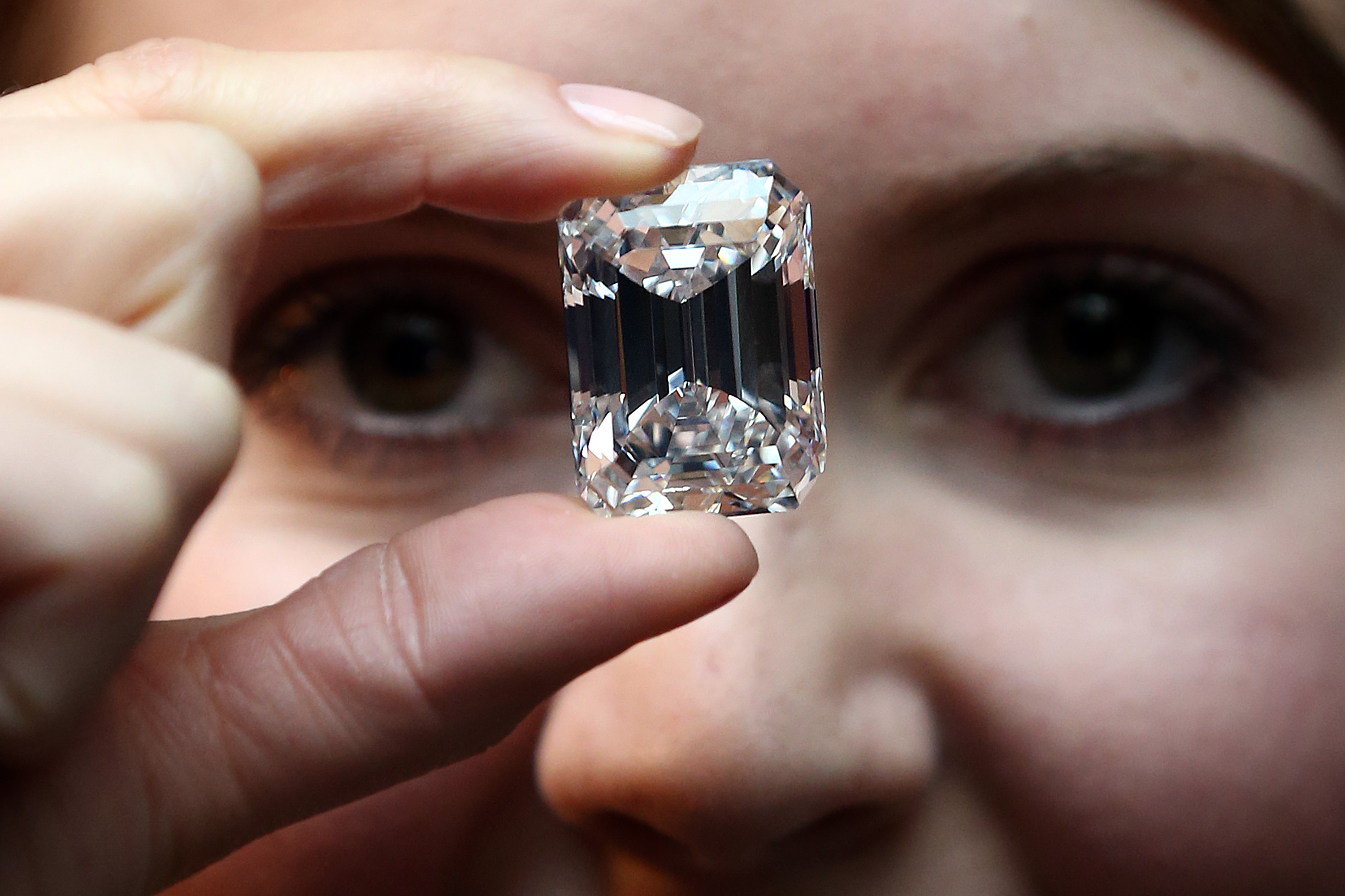 Lunar New Year Herbs the snow's Diamant "perfect" de 100 de carate, descoperit intr-o mina din Africa de  Sud, vandut in doar trei minute cu 22 mil. de dolari - Stirileprotv.ro