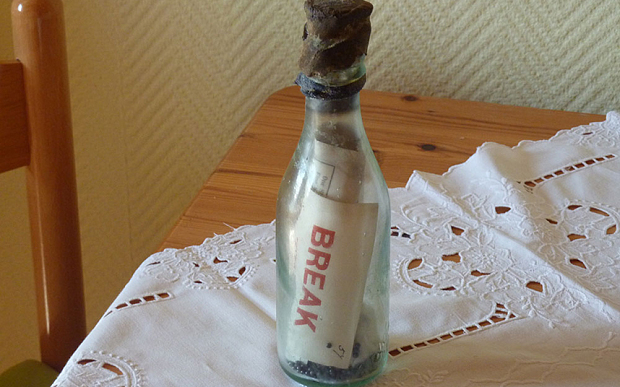 O sticla aruncata in mare cu un mesaj acum 108 ani si gasita pe o plaja din Germania, validata ca record mondial