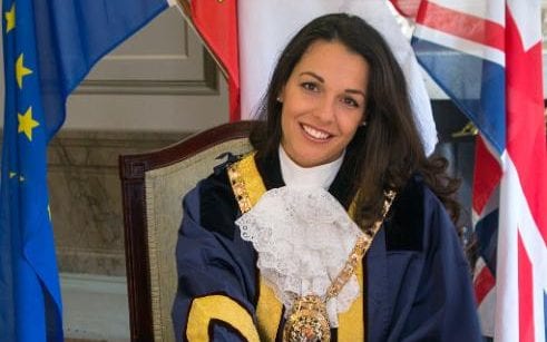 O fosta Miss World a devenit primar in Gibraltar. Localnicii, extrem de multumiti de alegerea lor: 