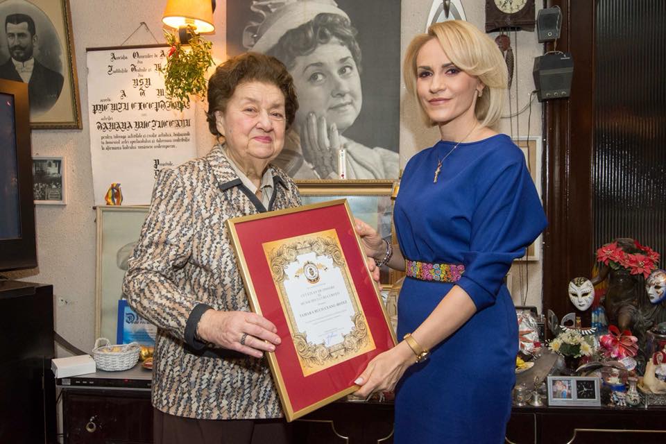 Gabriela Firea i-a acordat actriței Tamara Buciuceanu titlul de Cetățean de Onoare