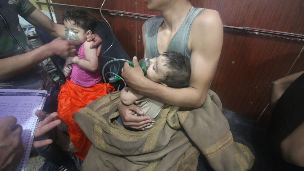 O echipă de specialiști, lăsată la locul presupusului atac cu arme chimice din Douma