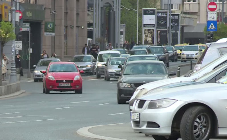 Șoferii din București pierd 24 de zile pe an căutând loc de parcare. Soluția Primăriei Sector 5