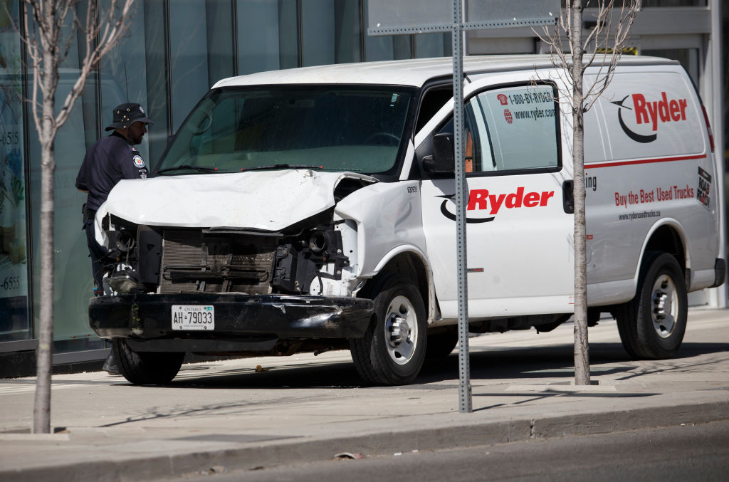 O camionetă a intrat în mulțime în Toronto. Sunt 10 morți și 15 răniți. Suspectul, identificat