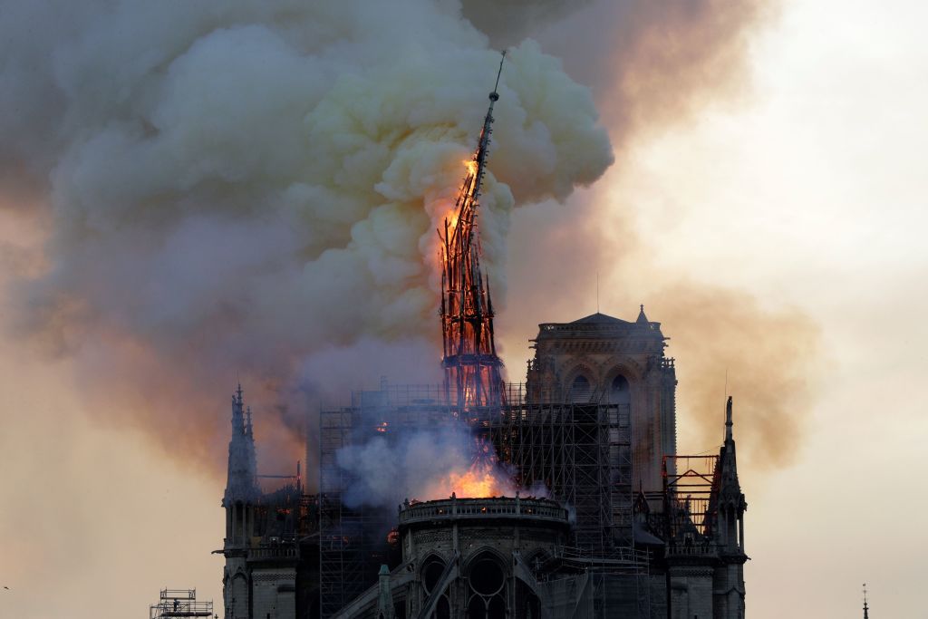 Notre-Dame: Istoria turlei distruse în incendiu. Secretul uneia dintre statui. GALERIE FOTO